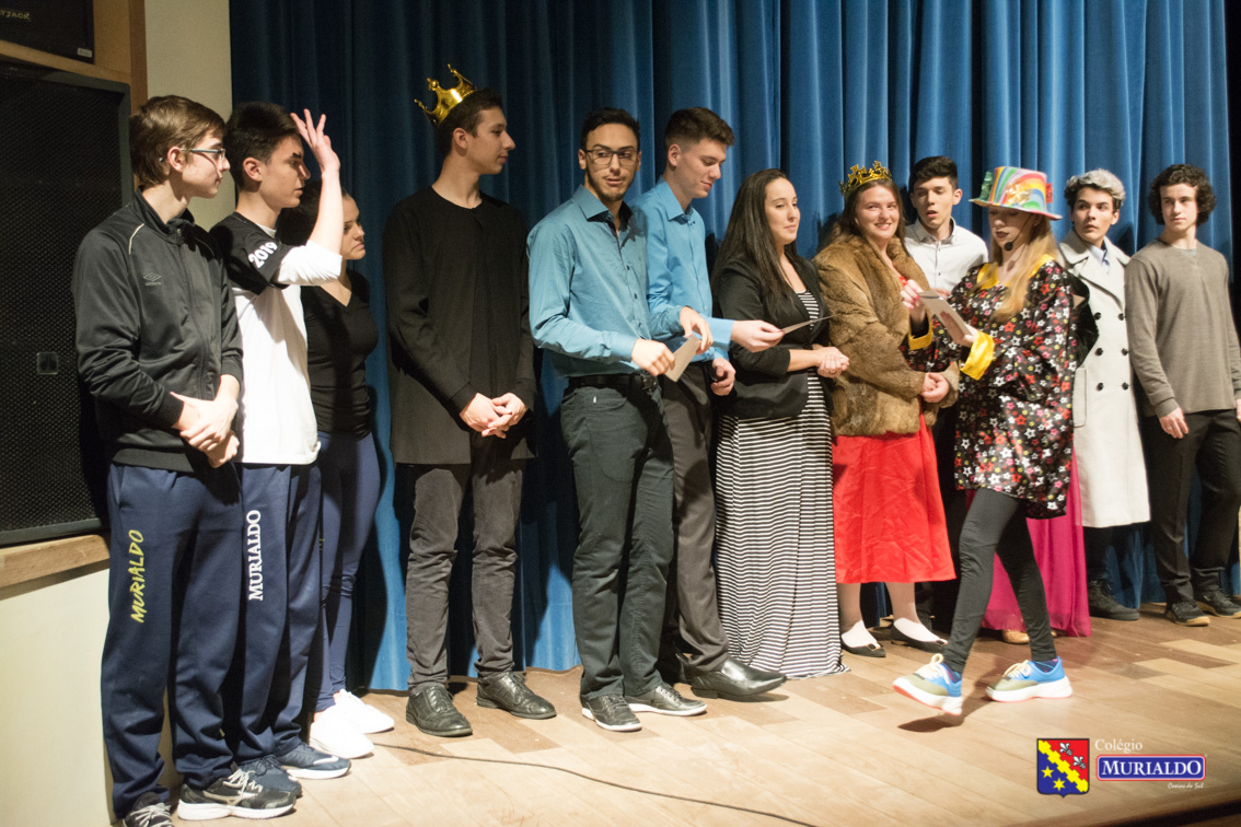 Alunos bilíngues apresentam peça teatral em inglês na Unidade